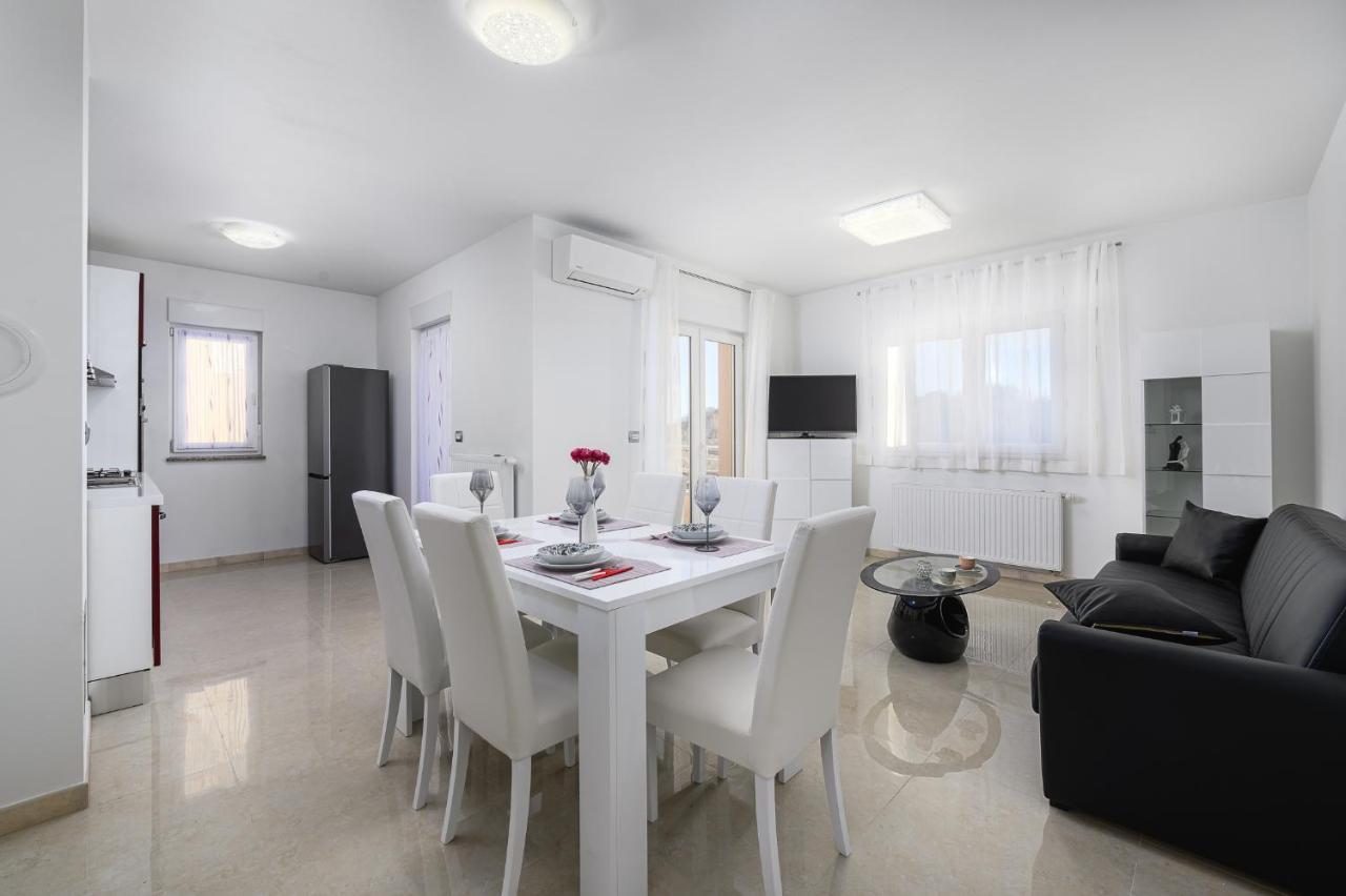 Stancija Amorozo 5 Poreč Exterior foto