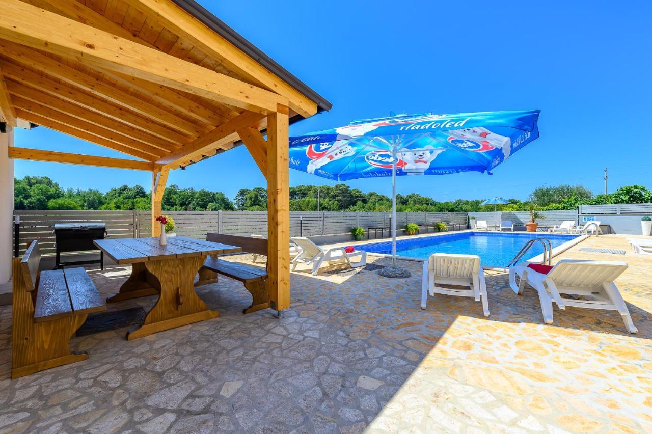 Stancija Amorozo 5 Poreč Exterior foto